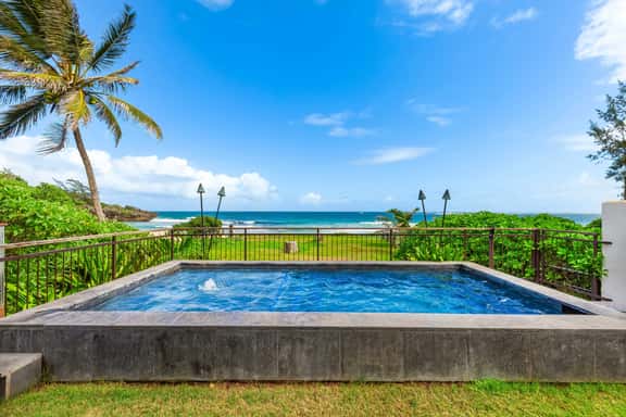 Majestic Mahakea Oceanfront Oasis - Image 1