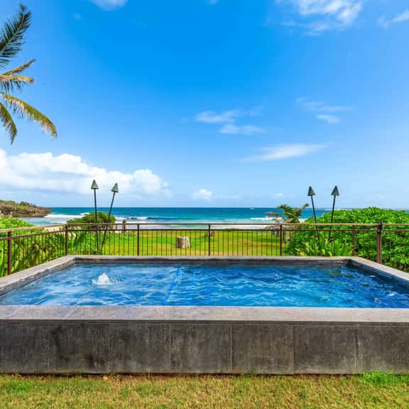 Majestic Mahakea Oceanfront Oasis - Image 1
