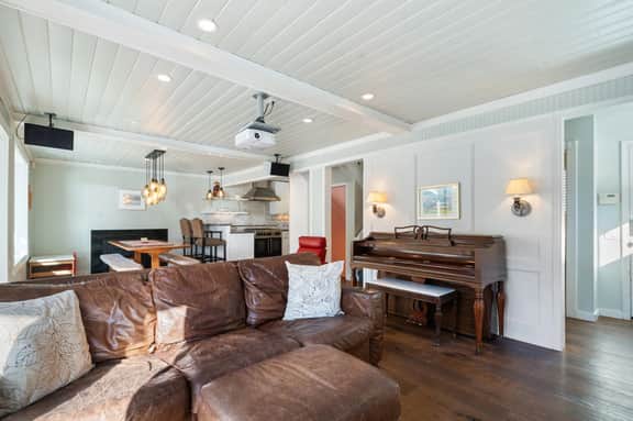 Lake Samish Retreat - Image 5